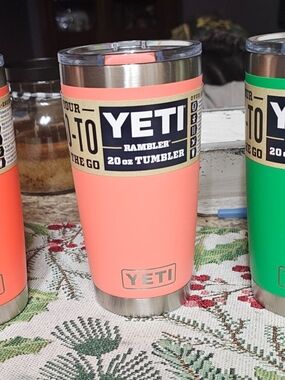 Yeti Rambler 20 oz Tumbler - Coral